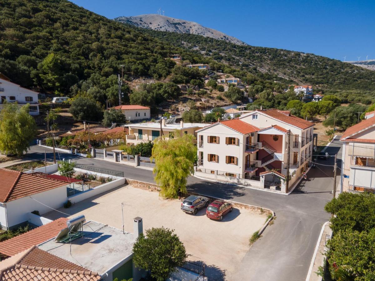 Alexatos Studios & Apartments Agia Efimia Buitenkant foto