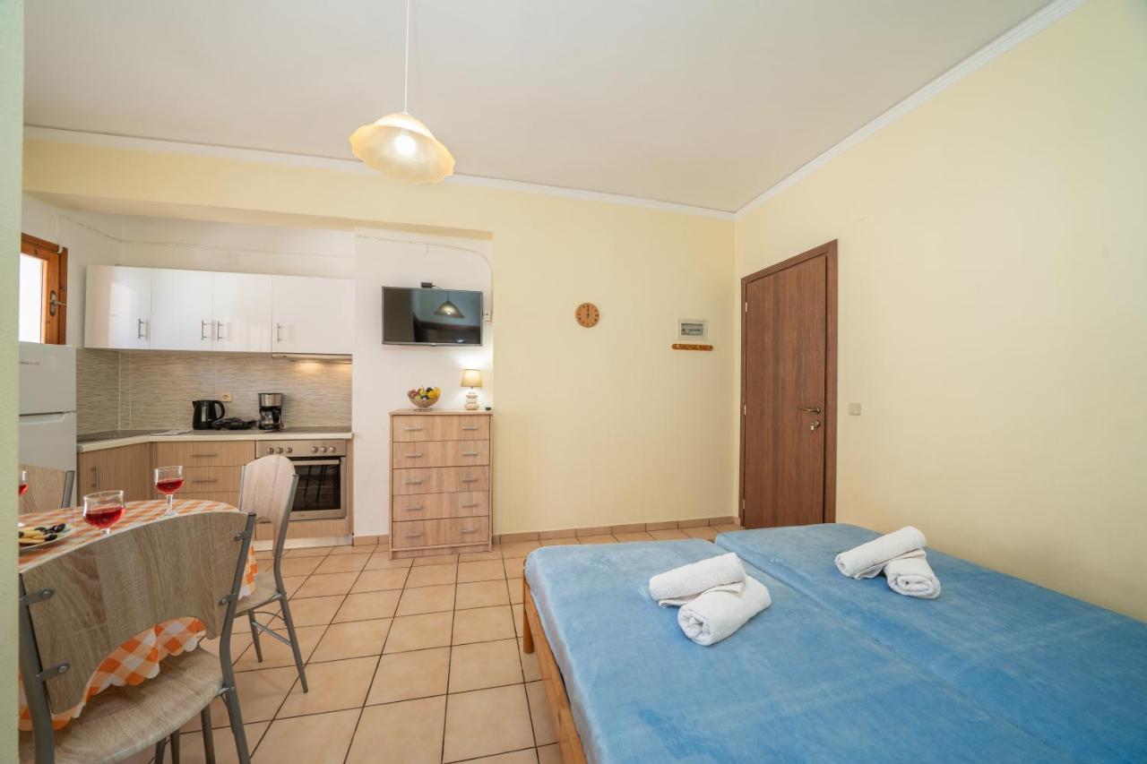 Alexatos Studios & Apartments Agia Efimia Buitenkant foto