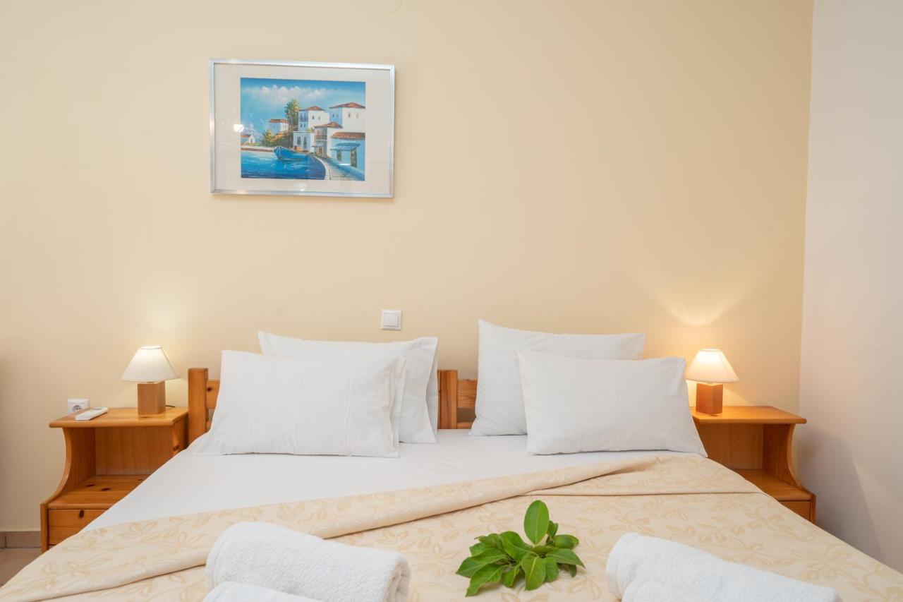 Alexatos Studios & Apartments Agia Efimia Buitenkant foto