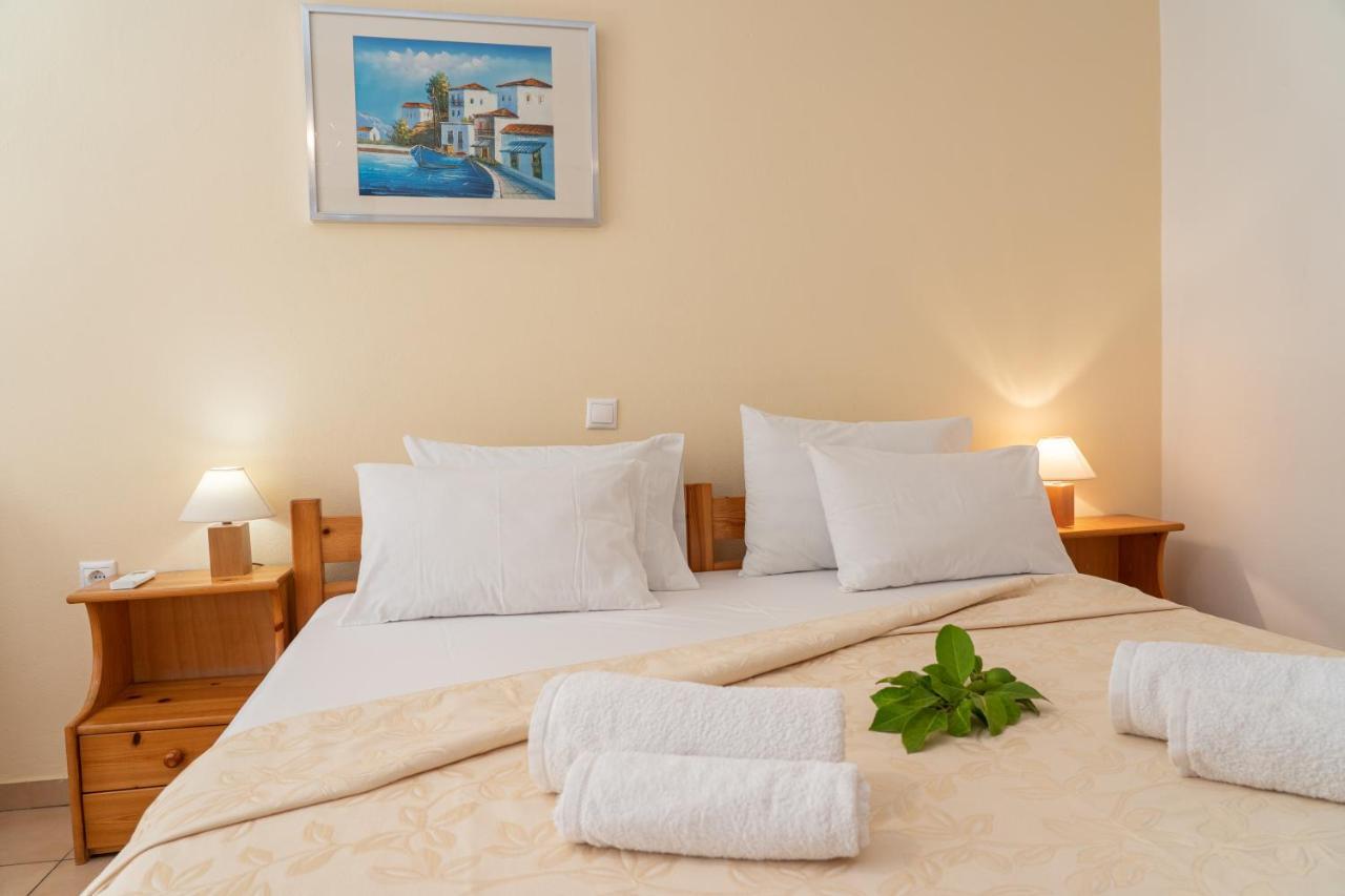 Alexatos Studios & Apartments Agia Efimia Buitenkant foto