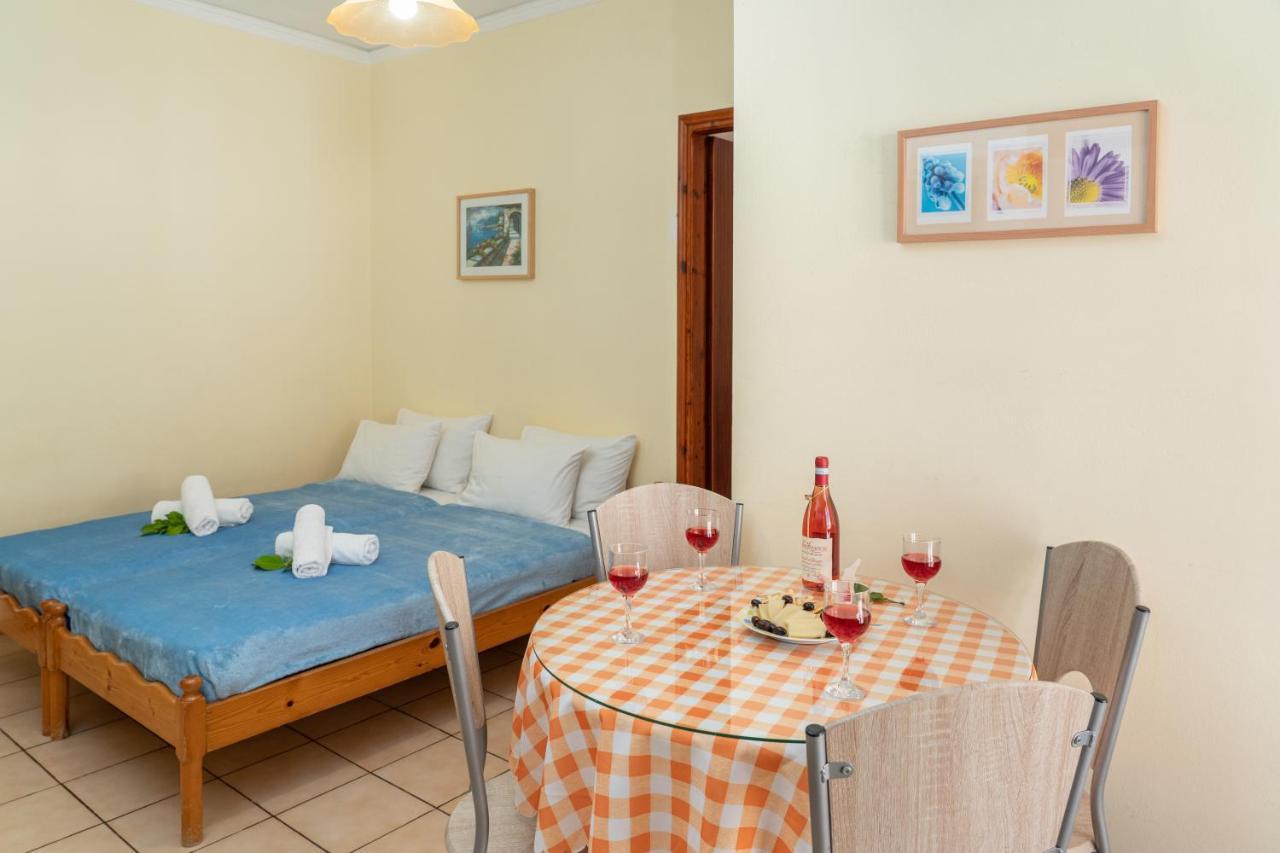 Alexatos Studios & Apartments Agia Efimia Buitenkant foto