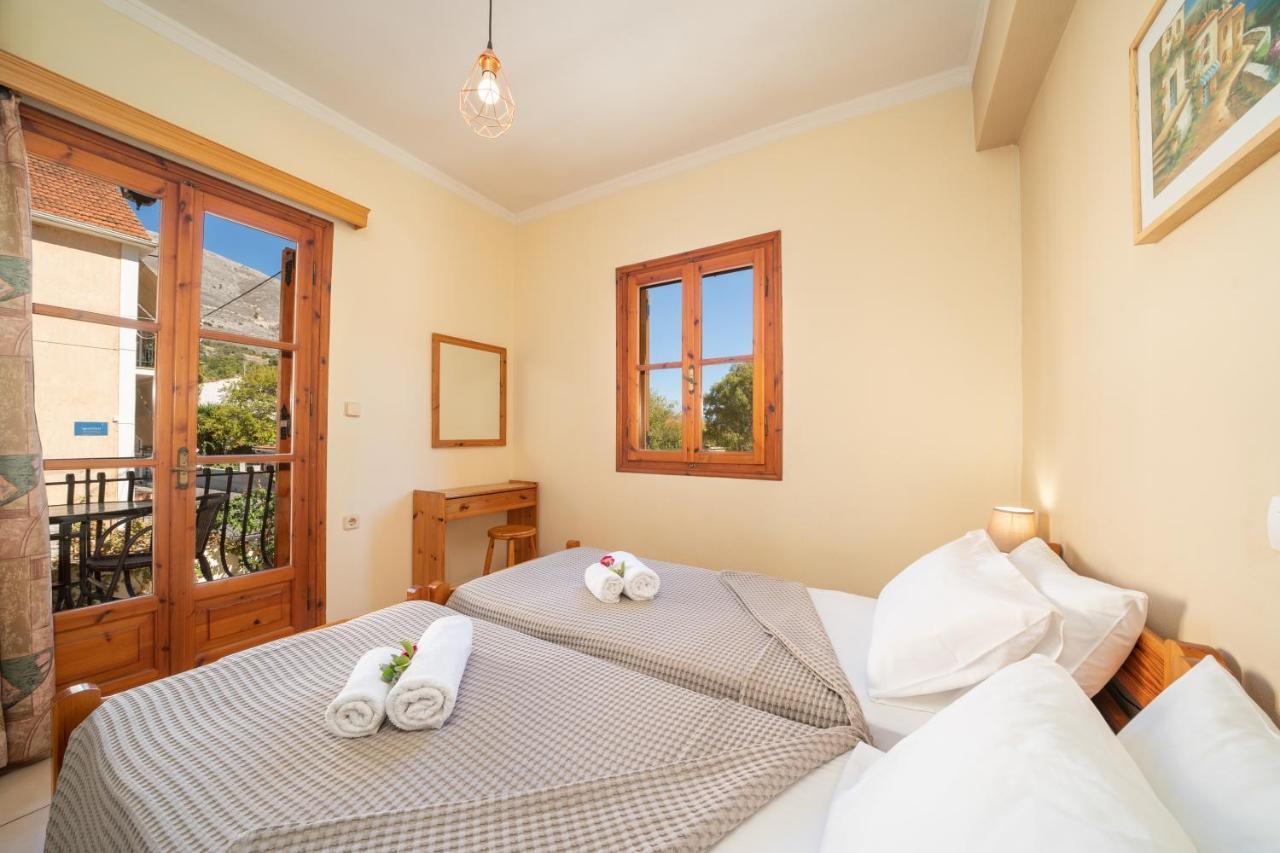 Alexatos Studios & Apartments Agia Efimia Buitenkant foto