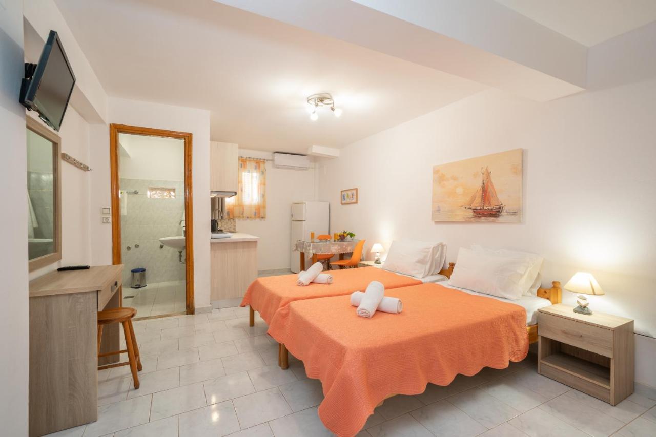 Alexatos Studios & Apartments Agia Efimia Buitenkant foto