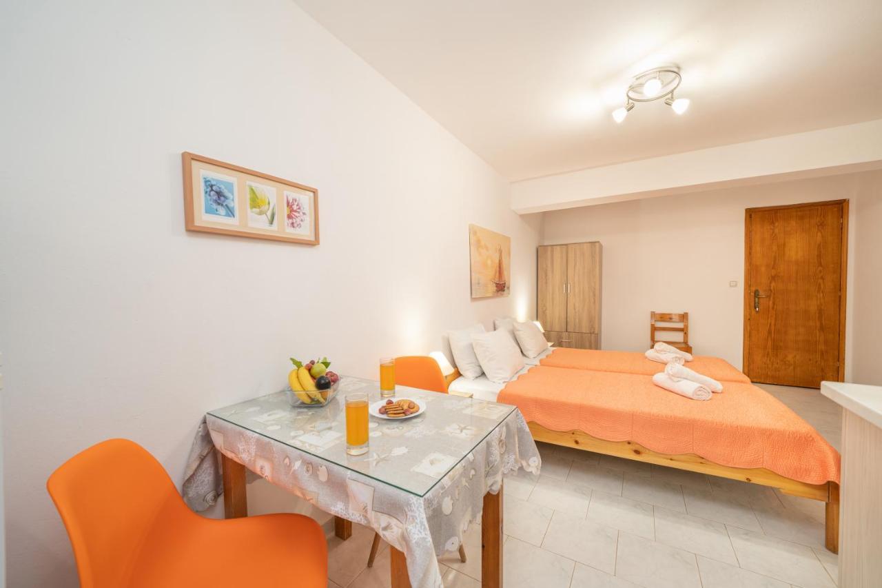 Alexatos Studios & Apartments Agia Efimia Buitenkant foto