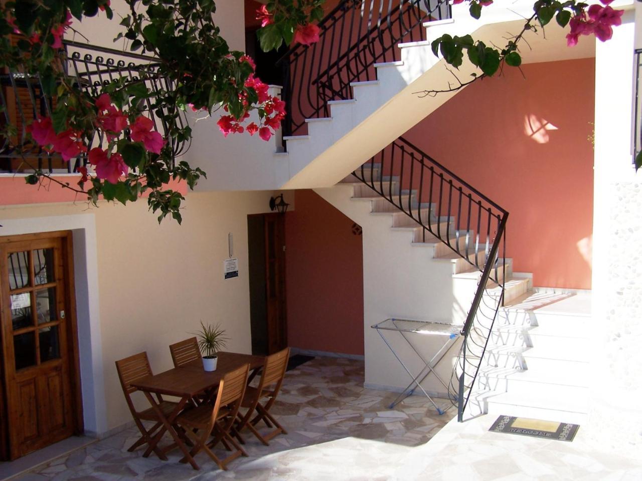Alexatos Studios & Apartments Agia Efimia Buitenkant foto